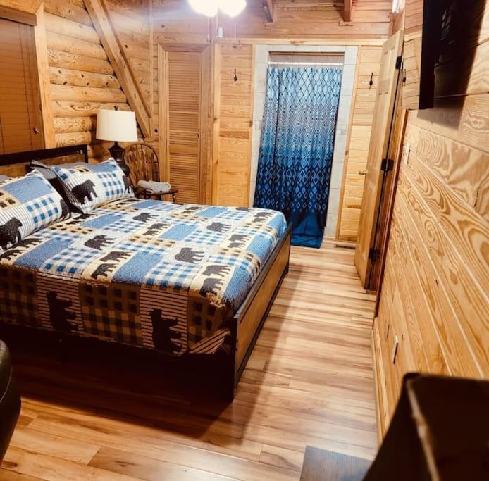 Rustic Black Bear Cabin ピジョンフォージ エクステリア 写真