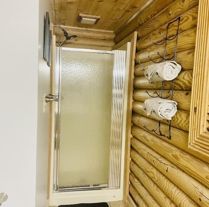 Rustic Black Bear Cabin ピジョンフォージ エクステリア 写真