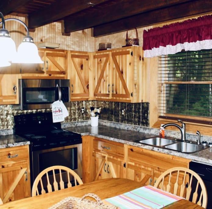 Rustic Black Bear Cabin ピジョンフォージ エクステリア 写真