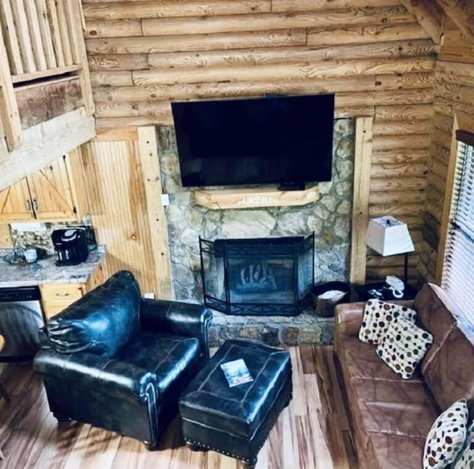 Rustic Black Bear Cabin ピジョンフォージ エクステリア 写真