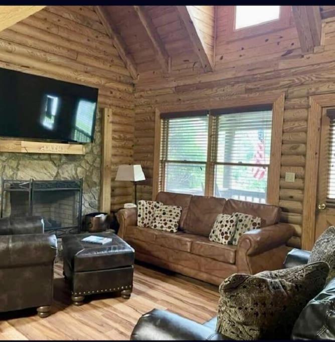 Rustic Black Bear Cabin ピジョンフォージ エクステリア 写真
